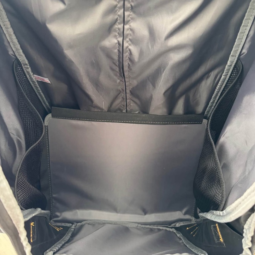 Easton Black/gold Voyager Wheeled Baseball/Softball bag - Picture 5 of 6
